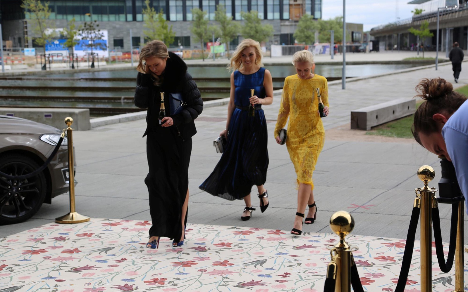 Außergewöhnliche Teppich Ideen - ELLE Style Awards in Kopenhagen mit spezialangefertigten Teppich mit handgezeichneten Wildblumen von Helene Blanche