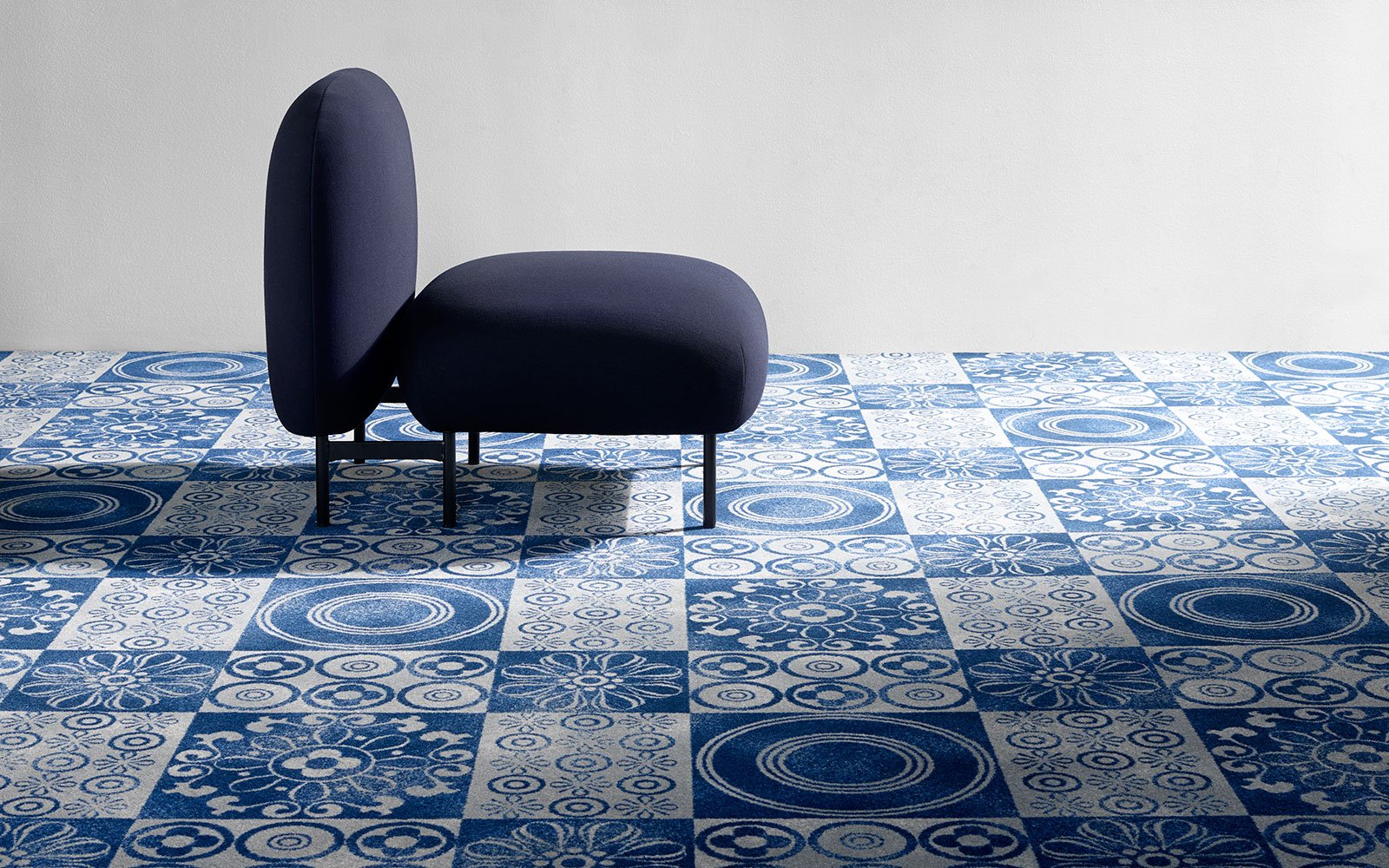 Teppich in Keramikfliesen Optik in blau Tönen